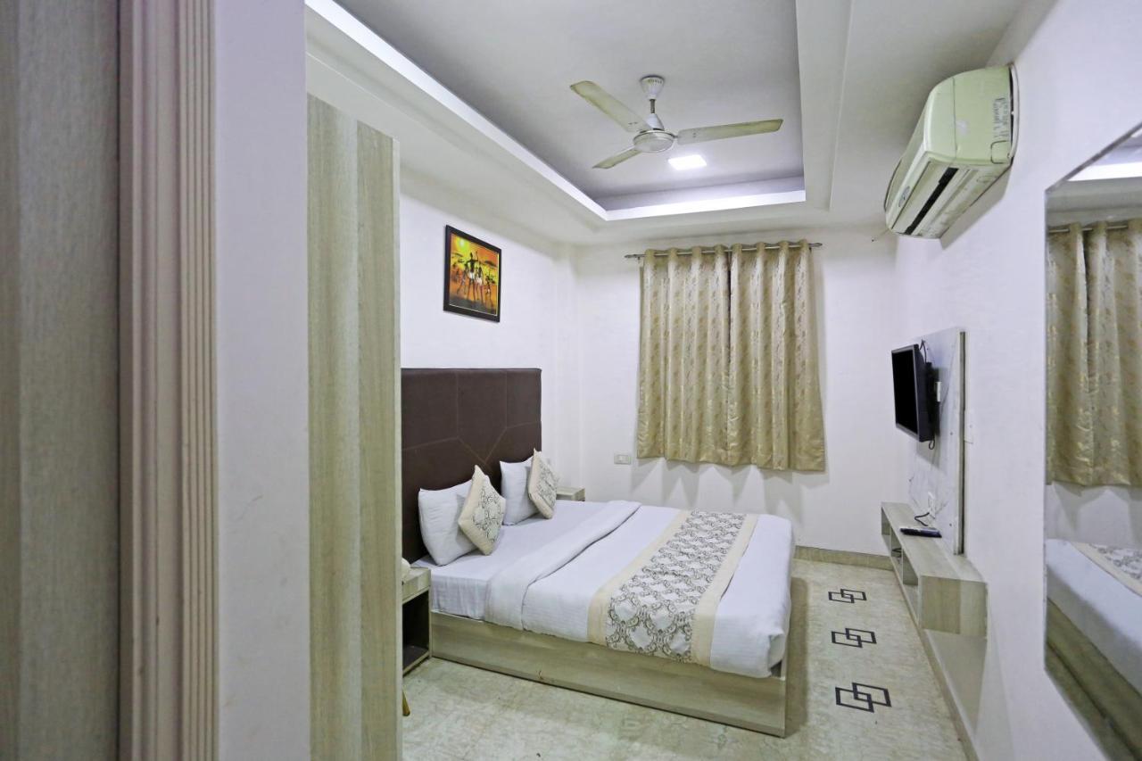 Hotel Sterling Inn, New Delhi Buitenkant foto