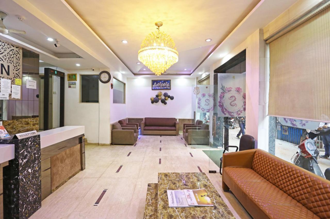 Hotel Sterling Inn, New Delhi Buitenkant foto