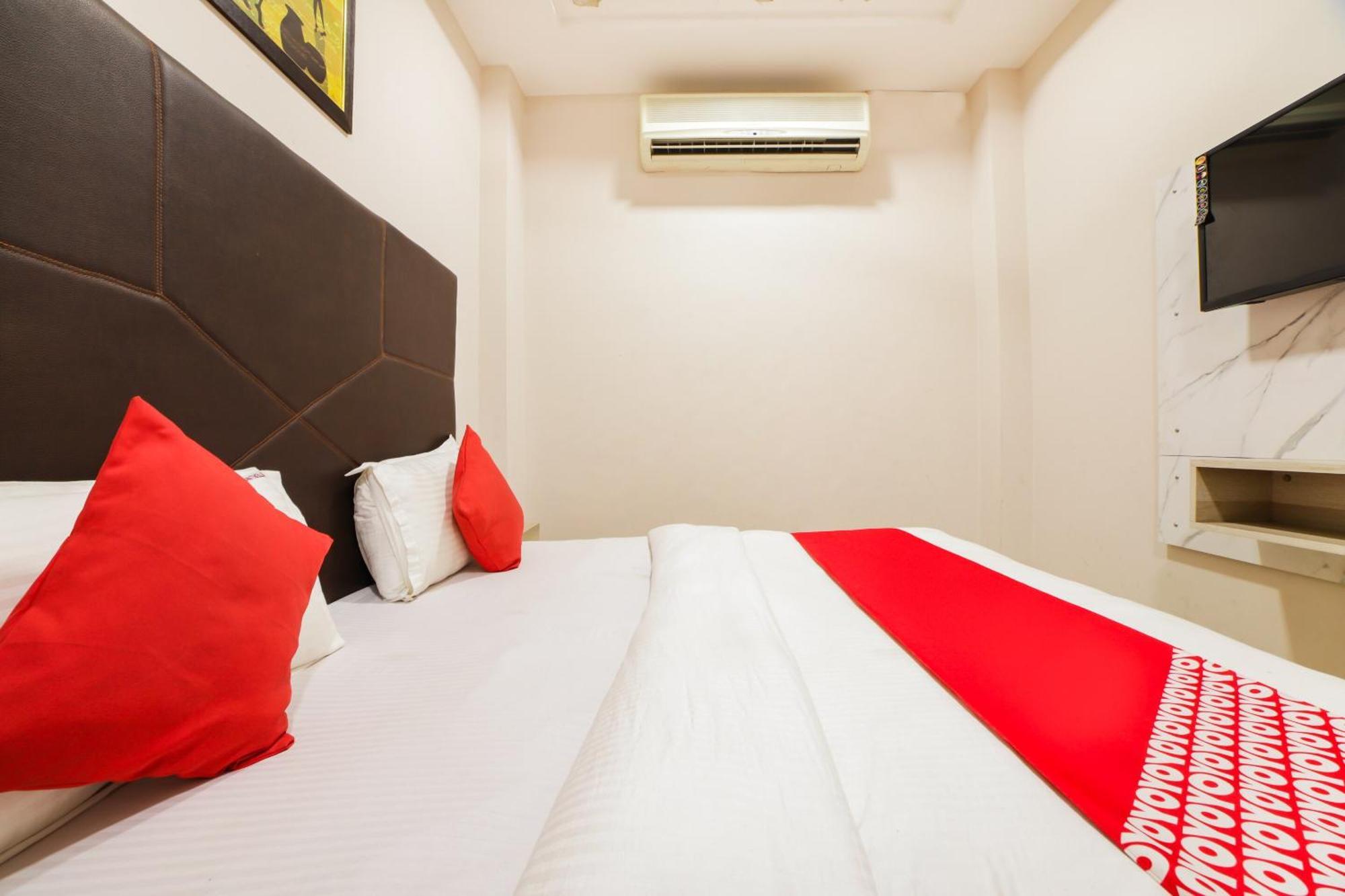 Hotel Sterling Inn, New Delhi Buitenkant foto
